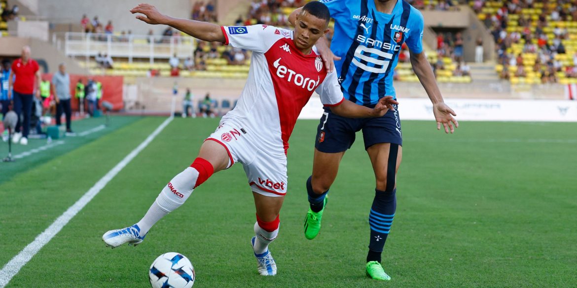 Man Utd Plot Bid For "Complete" £43m Sensation